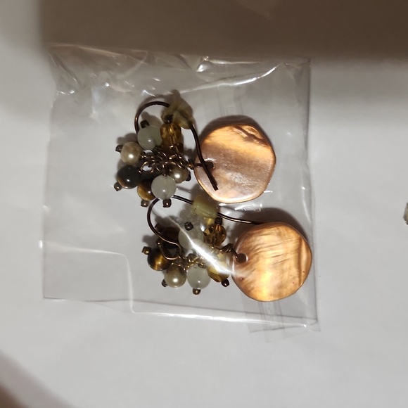 Mother of pearl vintage earring lot dangles - Picture 4 of 6